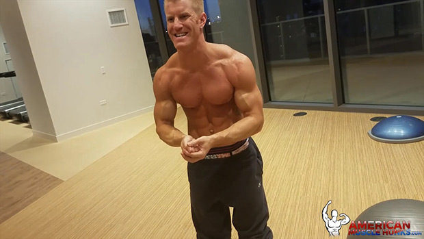 American Muscle Hunks | Johnny V. Flexes