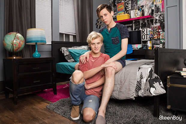 8teenBoy | Tweeting Twinks (Devin Lewis & Adam Hunt)