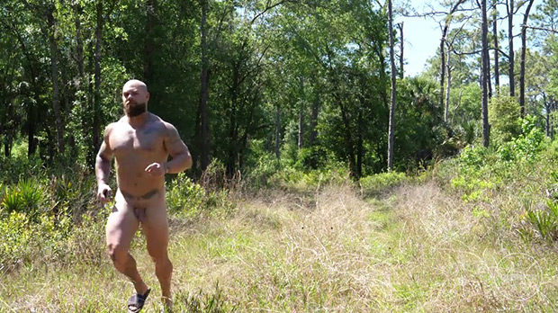 The Guy Site | Bodybuilder Victor Jerks Off In The Woods